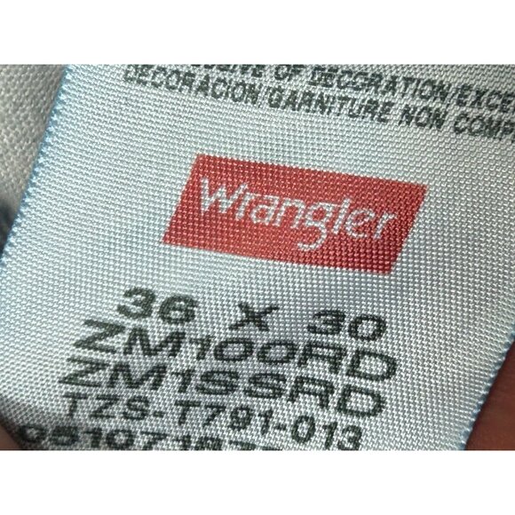 Wrangler Jeans Women's Size 36x30 Regular Fit Cotton Denim Dark Wash Blue - Picture 3 of 6